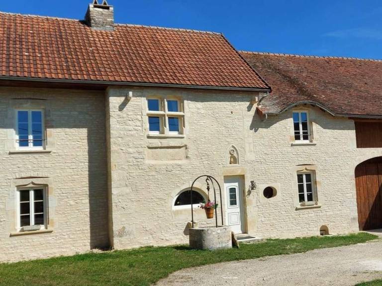 Charming character house with garden, near tourist sites in Dijon