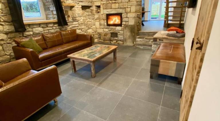 House with hot tub | Pets allowed — photo 3