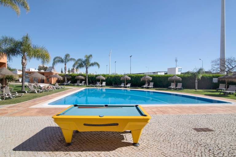 Beautiful villa with fast internet, patio & garden | Pet-friendly — photo 2