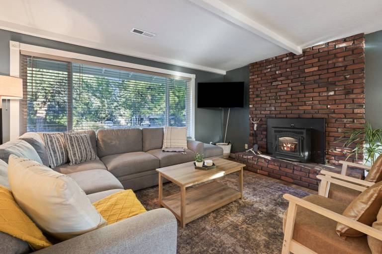 Family-friendly ample house with patio & private pool | Dogs allowed in Bend, OR