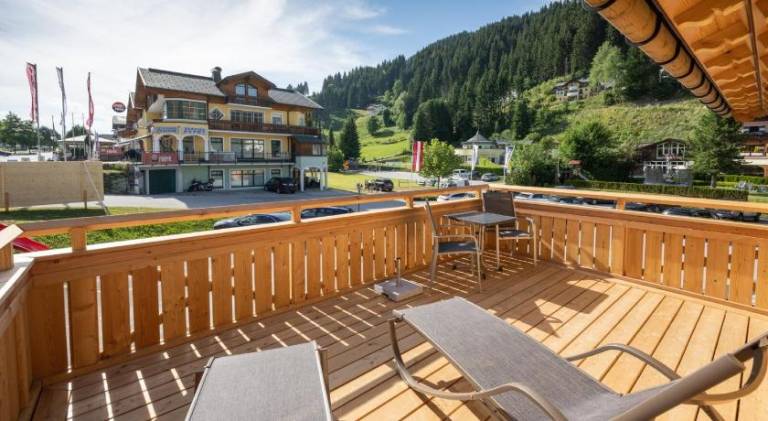 Chalet with sauna, garden & heated pool — photo 5