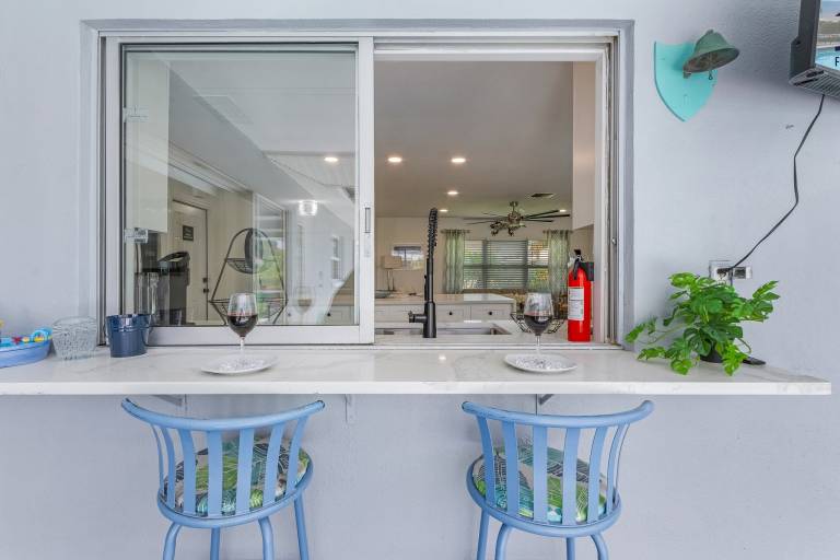 POOL, spacious, GREAT LOCATION, Sleeps 10 - Villa Seacrest Cottage - Roelens Vacations — photo 4