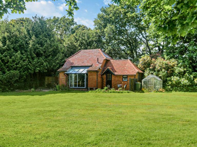 Cottage  Waltham Chase