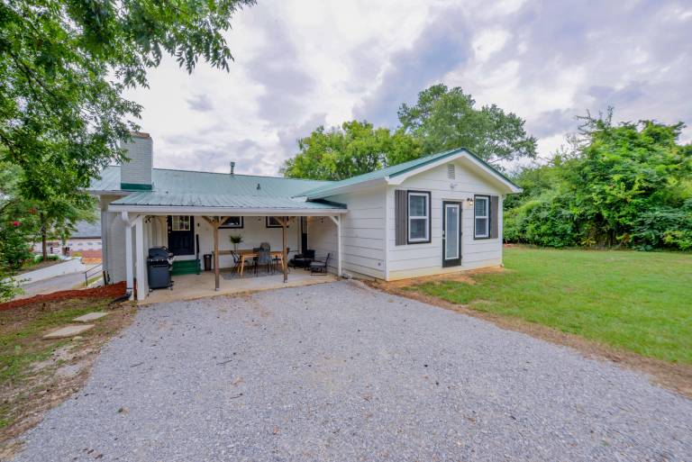 Vacation home with yard & barbecue | City view — photo 3