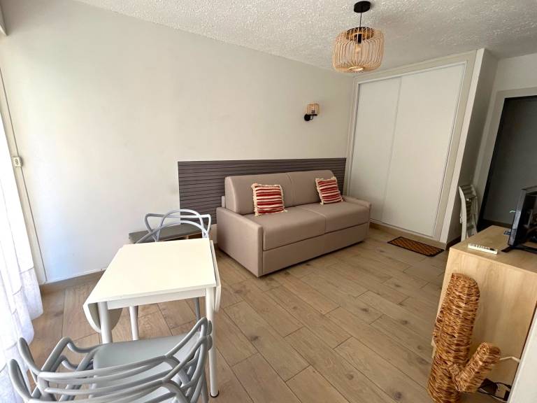 Beachfront studio, AC - 2 guests — photo 4