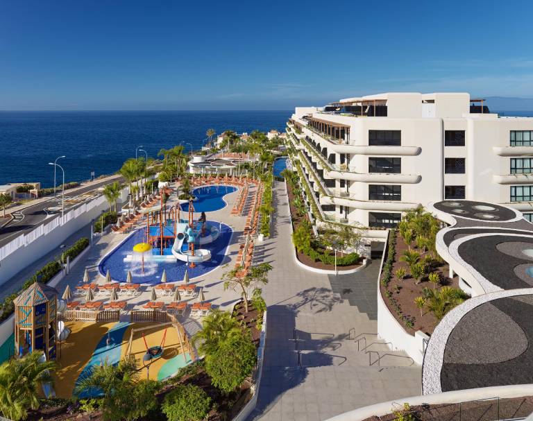 Family-friendly holiday apartment with pool, sauna & patio | Next to the beach | Dogs allowed in Adeje