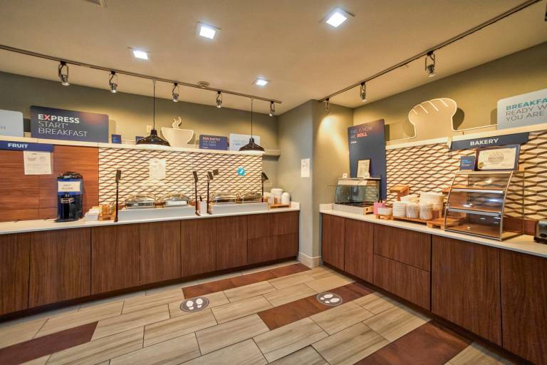 Holiday Inn Express and Suites Beeville By IHG — photo 5