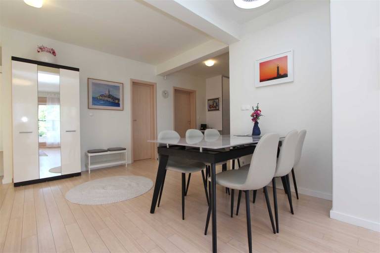 Holiday apartment with patio — photo 5
