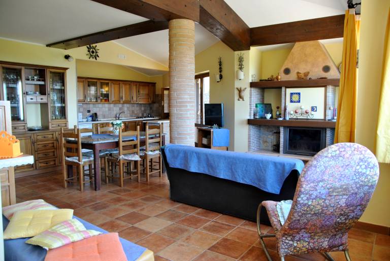 Family-friendly villa with pool, BBQ & yard | Mountain view | Pets allowed — photo 5