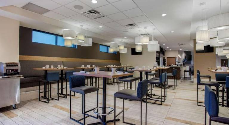 Best Western Plus Sawridge Suites — photo 4
