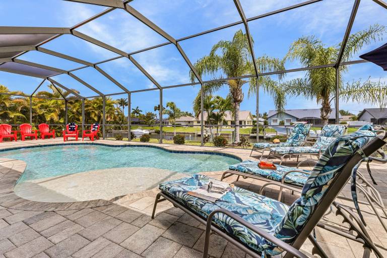 Children-friendly nice house with hot tub, private pool & grill | Water view | Pet-friendly — photo 4