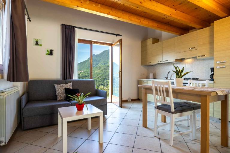 Lovely holiday apartment with barbeque & yard | Pets are welcome in Tremosine