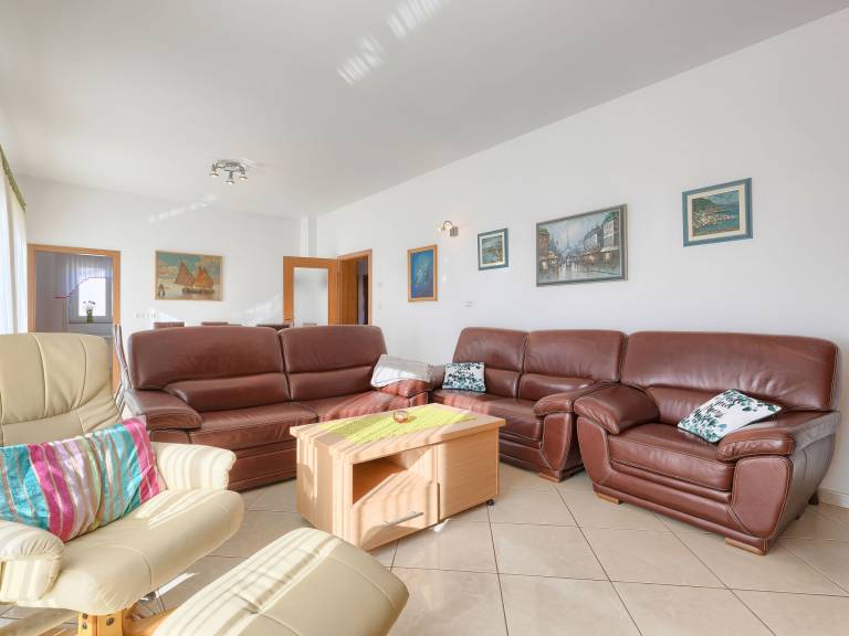 Holiday apartment with garden, barbeque & terrace — photo 2