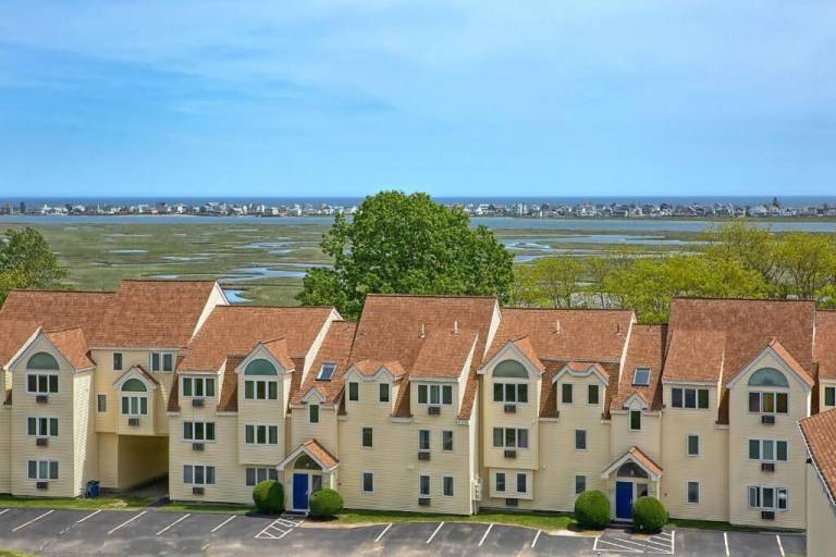 Condo  Wells
