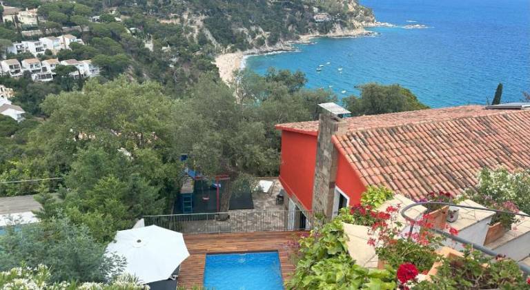 Fully equipped nice villa with private pool, patio & grill | Beach nearby | Good for workation | Pets allowed in Tossa de Mar