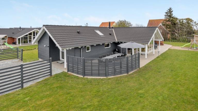 House with private pool, barbecue & patio — photo 2