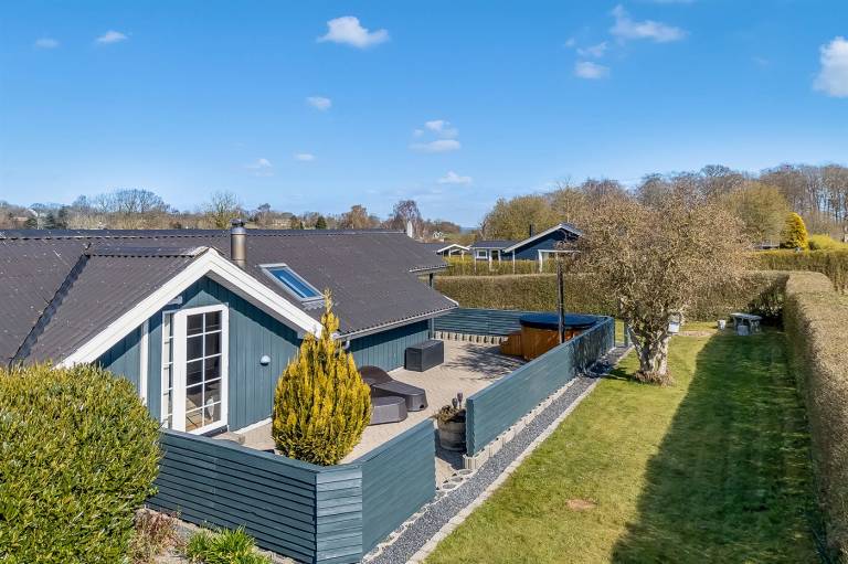 House with garden, hot tub & barbeque — photo 3