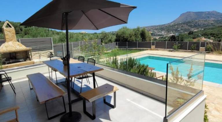 Villa with garden, private pool & patio — photo 4