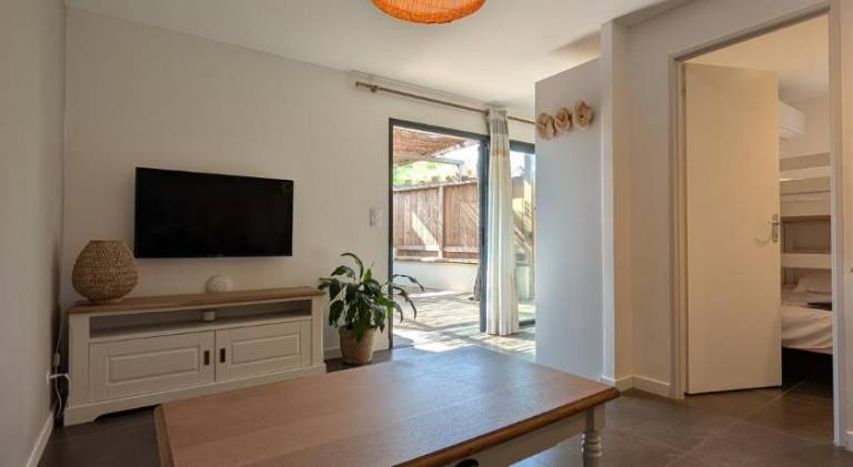 House with garden, patio & hot tub — photo 2