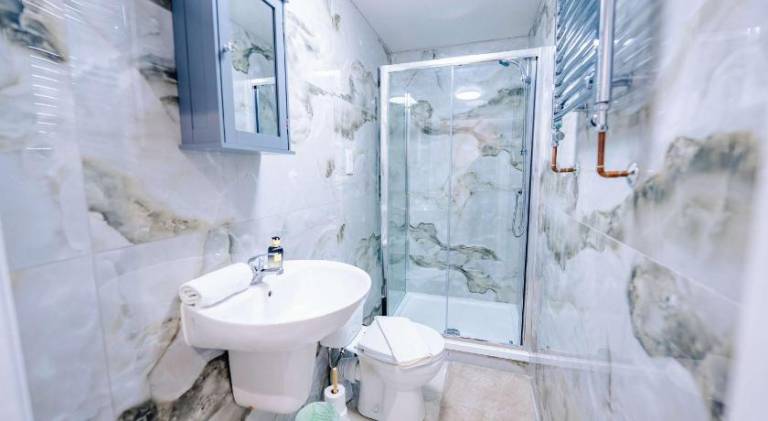 Cosy 2BR Flat Steps from Cardiff Pubs & Town — photo 5