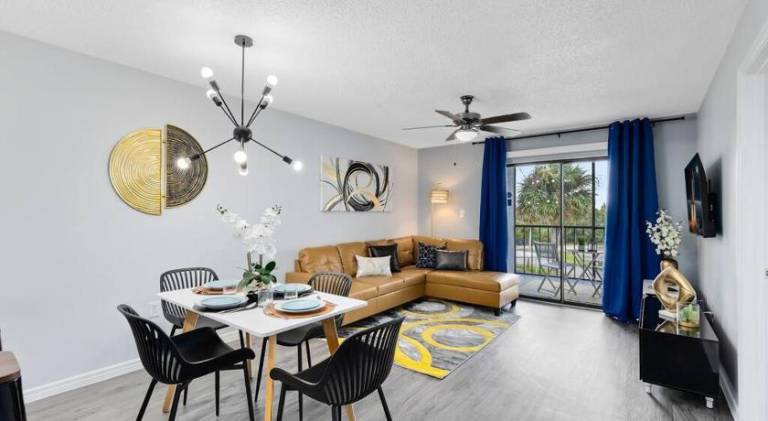Holiday apartment with pool | Pets are welcome in Colonial Heights, FL