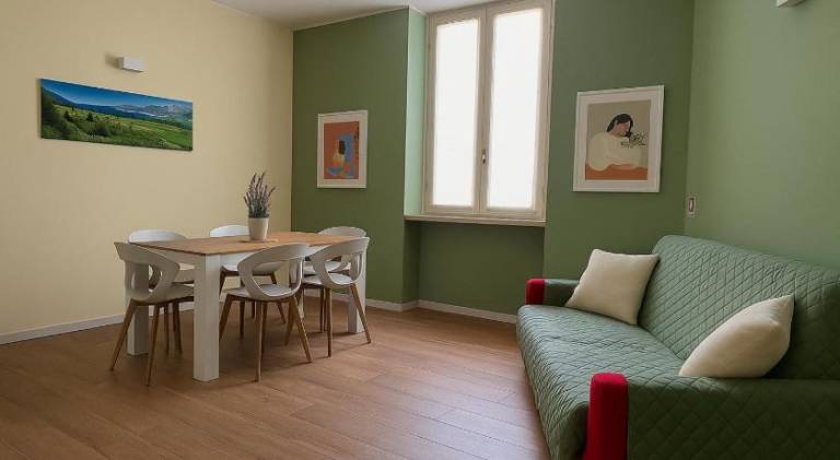 Holiday apartment with 2 rooms for 4 persons in Salò