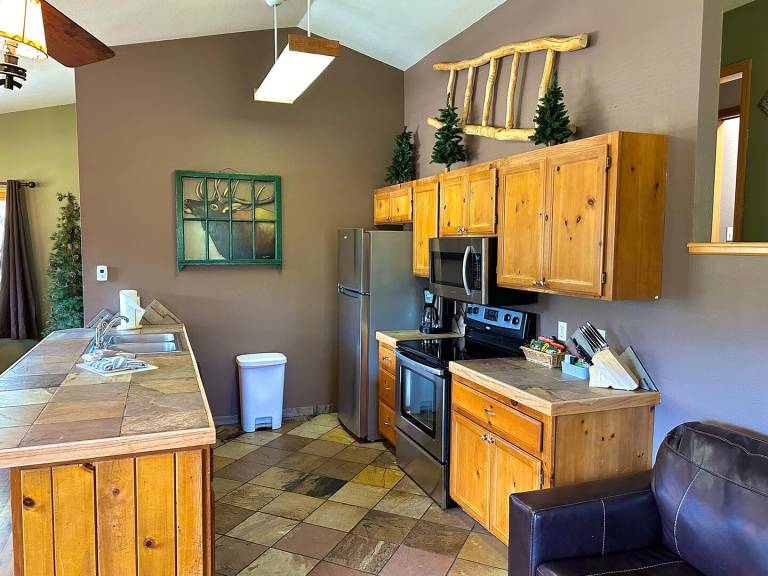 Children-friendly lovely cabin with private pool & patio | Pet-friendly — photo 5