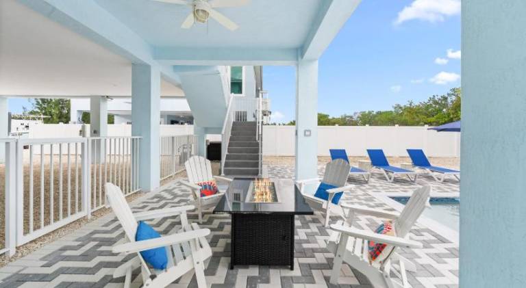 Blue Pearl New Waterfront Haven with Heated Pool, 70 Foot Dock, and More! — photo 5