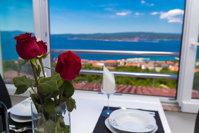 Apartment with sauna, jacuzzi & patio | Sea view — photo 3