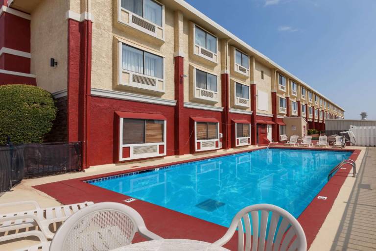 Ramada by Wyndham Oklahoma City Airport North — photo 4