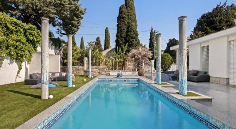 Holiday apartment with private pool, yard & terrace | Perfect for remote work in Piran