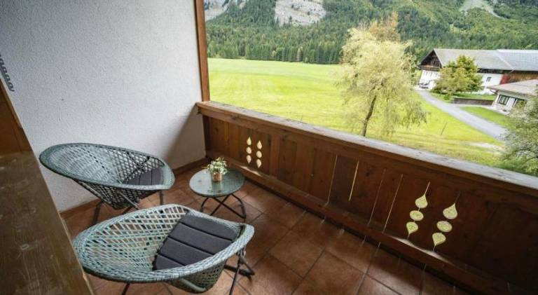 Rental apartment with patio, garden & barbeque — photo 3