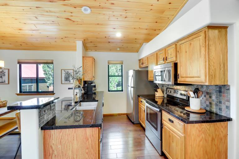 Large Yard, Patio + Gas Grill: Show Low Cabin — photo 2
