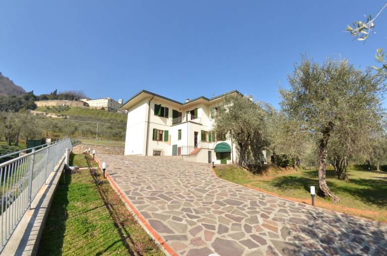 Villa with barbeque — photo 5