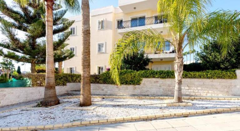 Fully equipped lovely rental apartment with pool & patio | Beach nearby | Pets allowed — photo 4