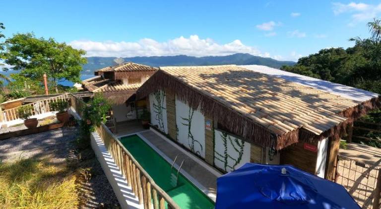 Lodge with terrace & pool — photo 3