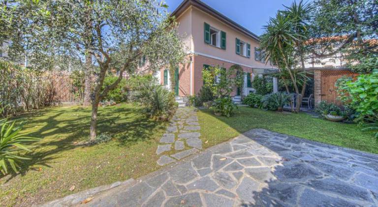 Holiday apartment with 3 rooms for 5 persons — photo 4