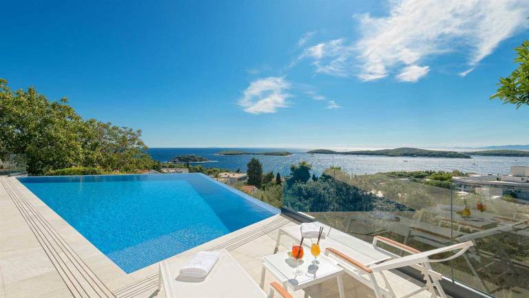 Luxury villa with stunning sea view in Hvar — photo 4