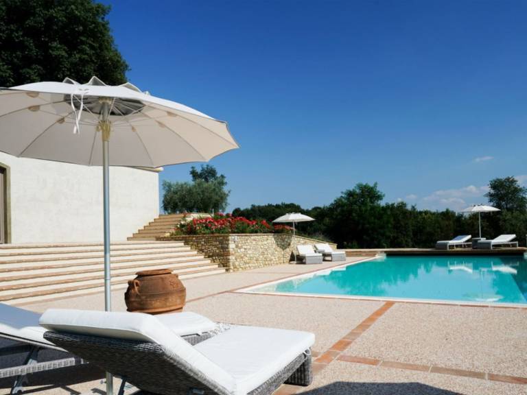 House with barbecue, yard & private pool — photo 3
