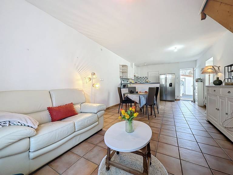 Fully equipped pleasant vacation home with barbecue, terrace & yard | Beach nearby | Pets allowed — photo 2