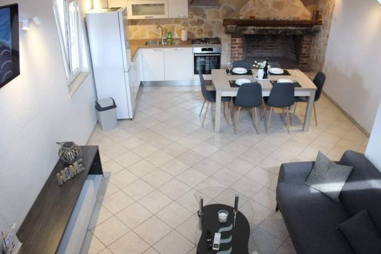 Two bedroom house with terrace and sea view Supetar, Brač (K-25125) — photo 4
