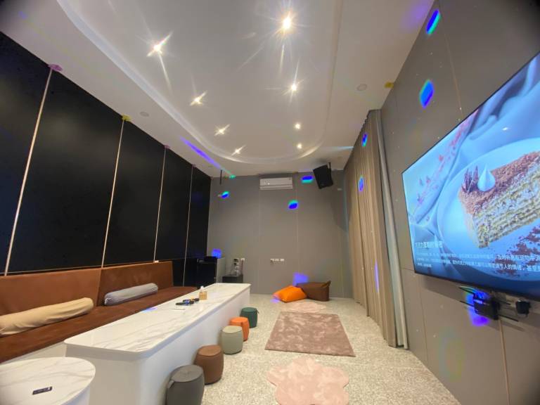 Pleasant villa with BBQ, pool & jacuzzi | Near Walking Street | Beach nearby | Perfect for remote work | Pets allowed in Chonburi