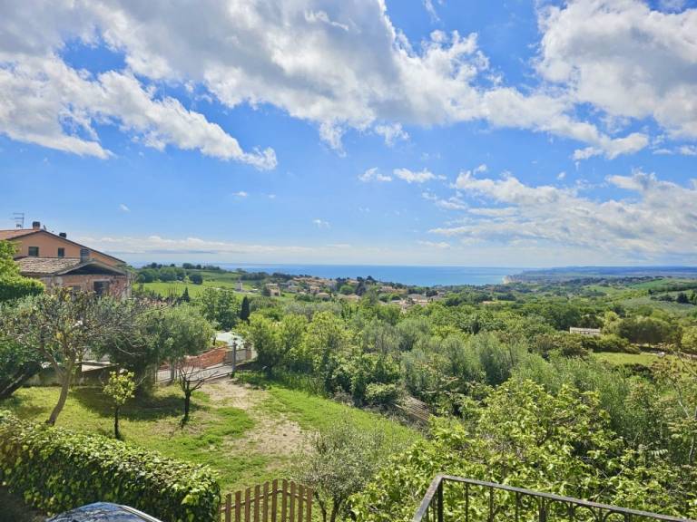 Family-friendly pleasant rental apartment with terrace | Sea view | Pets allowed in Camerano