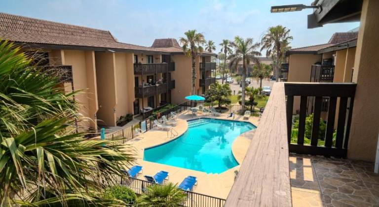 Apartment with pool & BBQ — photo 3
