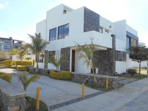 House  San Cristóbal Zapotitlán