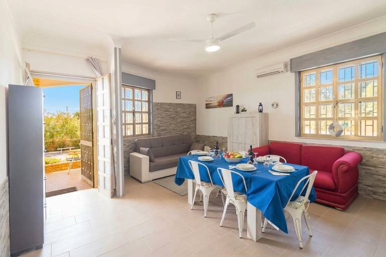 Villa with BBQ, garden & terrace — photo 4