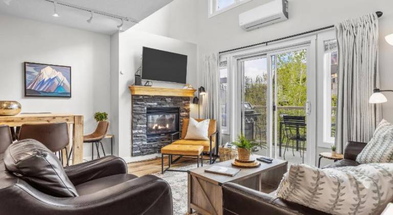 Apartment with jacuzzi in Canmore, AB