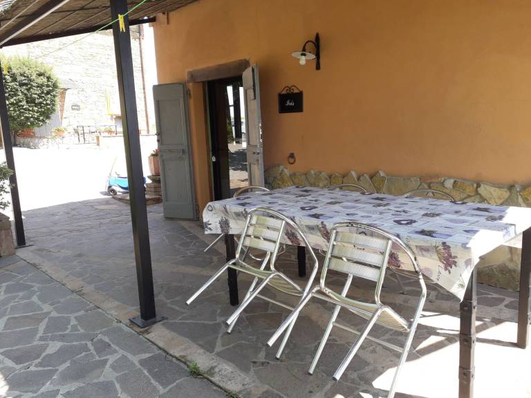 Wohnung in Castiglione Del Lago mit Terrasse, Garten und Grill — photo 5