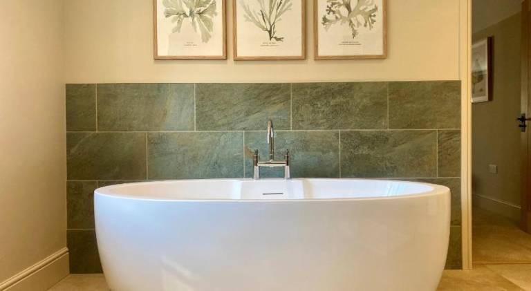 Charming vacation home with patio | Pets allowed — photo 4