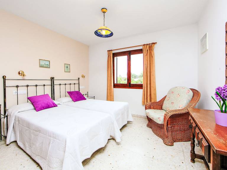Children-friendly house with patio, private pool & garden | Dogs allowed — photo 4